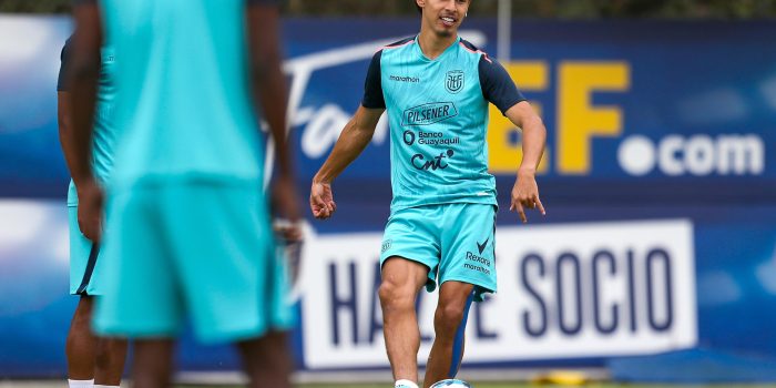 Fotografía de José Jácome, en la que puede verse en una imagen de archivo del 9 de septiembre de 2024 al futbolista ecuatoriano Jeremy Sarmiento, durante un entrenamiento con la selección de su país. EFE