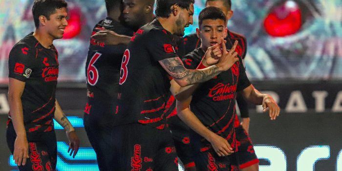 alt El Tijuana del 'Loco' Abreu golea al Tigres de Ángel Correa y pone un pie en la semifinal