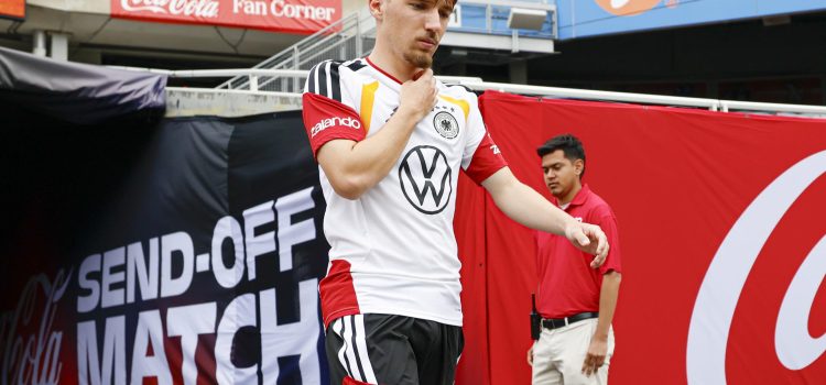 El internacional alemán Lennart Karl, antes de comenzar el entrenamiento de este viernes con su selección en Chicago (Estados Unidos). EFE/KAMIL KRZACZYNSKI