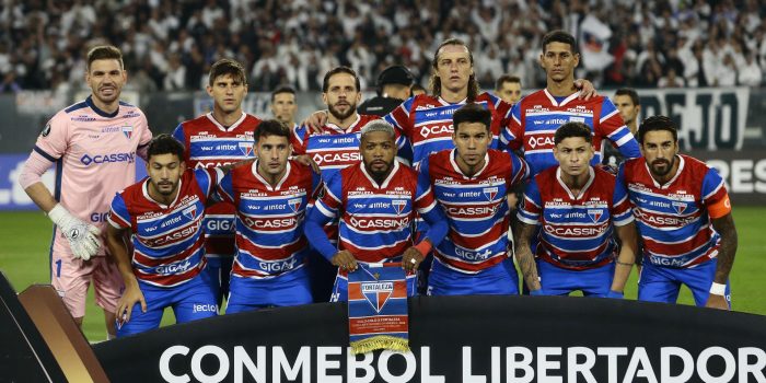 Jugadores de Fortaleza se forman en un partido de la fase de grupos de la Copa Libertadores entre Colo Colo y Fortaleza. EFE/ Osvaldo Villarroel
