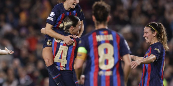 La defensa del FC Barcelona María León (2i) celebra su gol con sus compañeras en una foto de archivo. EFE/Quique García