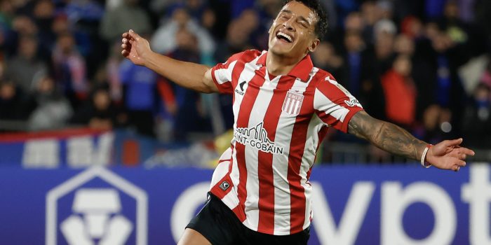 Tiago Palacios de Estudiantes celebra su gol en un partido de la fase de grupos de la Copa Libertadores. EFE/ Elvis González