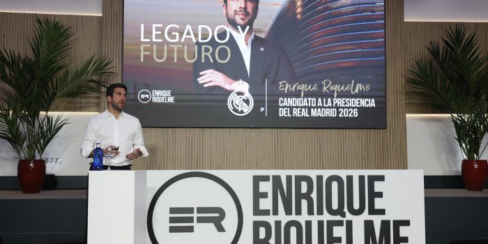 Enrique Riquelme, candidato a la presidencia a las elecciones del Real Madrid el próximo 7 de junio, durante la presentación de su proyecto social, el miércoles. EFE/ J.J.Guillen