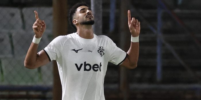 El español Christopher Ramos de la Flor marcó un autogol y después se reinvindicó al anotar un tanto para Botafogo ante el Caracas en la Copa Sudamericana. EFE/Miguel Gutiérrez