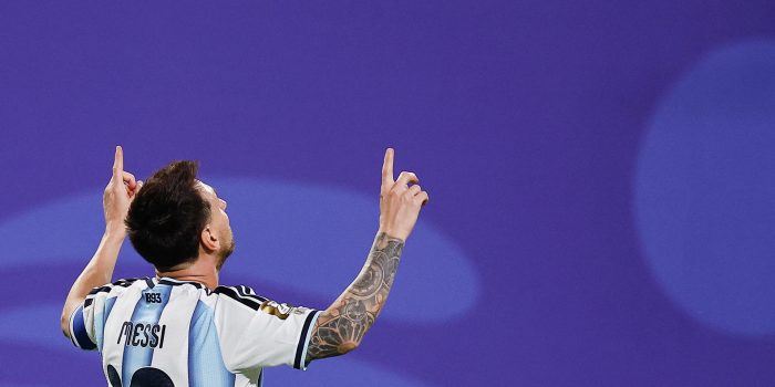Lionel Messi celebra uno de sus goles en un partido del grupo J del Mundial de la FIFA 2026 entre Argentina y Argelia en el estadio Arrowhead en Kansas (Estados Unidos). EFE/ Juan Ignacio Roncoroni
