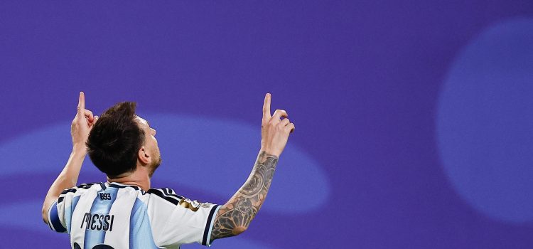 Lionel Messi celebra uno de sus goles en un partido del grupo J del Mundial de la FIFA 2026 entre Argentina y Argelia en el estadio Arrowhead en Kansas (Estados Unidos). EFE/ Juan Ignacio Roncoroni