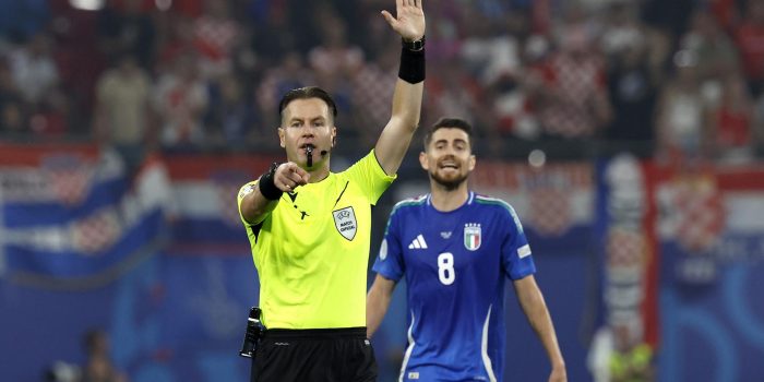 El árbitro neerlandés Danny Makkelie. EFE/EPA/PETER POWELL