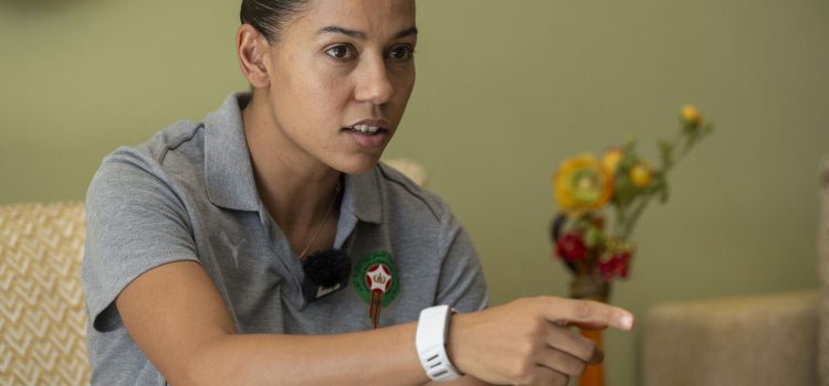 Ghizlane Chebbak, jugadora de la selección marroquí, en una entrevista con EFE en Sale, Marruecos. EFE/EPA/JALAL MORCHIDI
**EMBARGOED UNTIL 12:30 PM CEST 08 June 2026 (11:30 AM in Morocco Time 08 June 2026) ** (Futbol, Amistoso, Marruecos, Nueva Zelanda) EFE/EPA/JALAL MORCHIDI