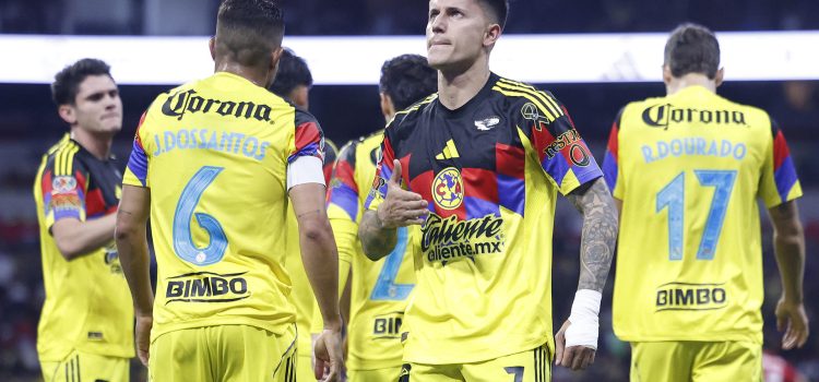 Paul Rodríguez (c) de América celebra un gol en el estadio Banorte en la Ciudad de México (México). Fotografía de archivo. EFE/ Sáshenka Gutiérrez
