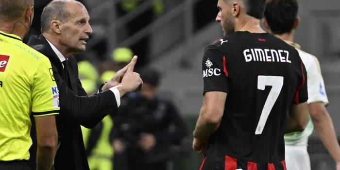 alt El mexicano Santiago Giménez, baja por lesión en el tobillo