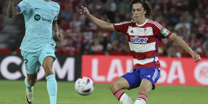 ALT Álvaro Carreras, cedido por el Manchester United, deja de pertenecer al Granada