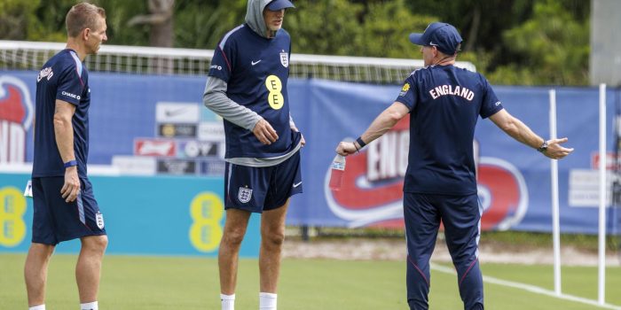 PALM BEACH GARDENS (Estados Unidos) El seleccionador inglés de fútbol, Thomas Tuchel, dirige un entrenamiento en Palm Beach Gardens, Florida, el pasado 9 junio. (Mundial de Fútbol) EFE/EPA/CRISTOBAL HERRERA-ULASHKEVICH
