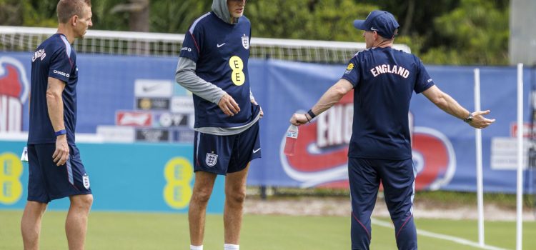 PALM BEACH GARDENS (Estados Unidos) El seleccionador inglés de fútbol, Thomas Tuchel, dirige un entrenamiento en Palm Beach Gardens, Florida, el pasado 9 junio. (Mundial de Fútbol) EFE/EPA/CRISTOBAL HERRERA-ULASHKEVICH