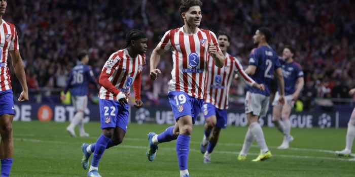 Fotografía de Juanjo Martín, en la que puede verse en una imagen de archivo del pasado 29 de abril al delantero del Atlético de Madrid Julián Alvarez. EFE