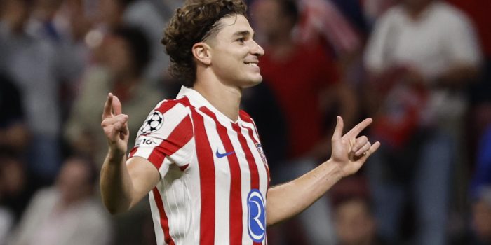 alt El argentino Julián Álvarez y un derbi en el laberinto