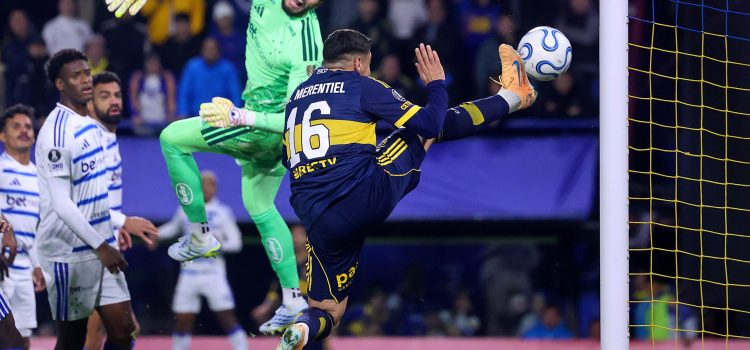 Miguel Merentiel (d), de Boca, anotó el gol ante Cruzeiro en juego de la Copa Libertadores en La Bombonera. EFE/Juan Ignacio Roncoroni