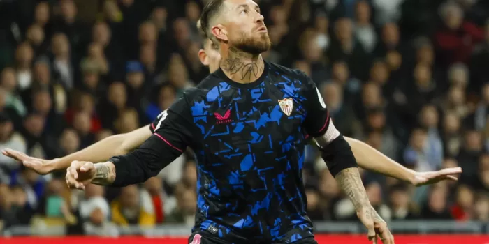 alt Ovación y ya en la vuelta del capitán Sergio Ramos 1.456 días después