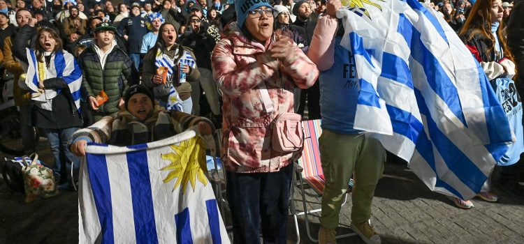 alt ¡EMPATE CON SABOR A GOLPE! uruguayo Araújo salva a Bielsa y el saudí Al-Owais frustra a la Celeste