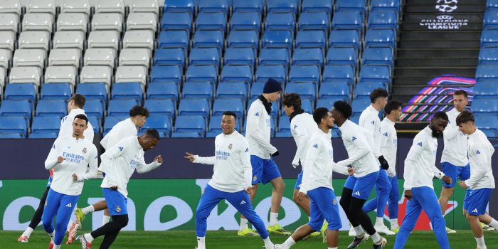 Kylian Mbappe (C) durante el entrenamiento del Real Madrid en Manchester.EFE/EPA/ADAM VAUGHAN