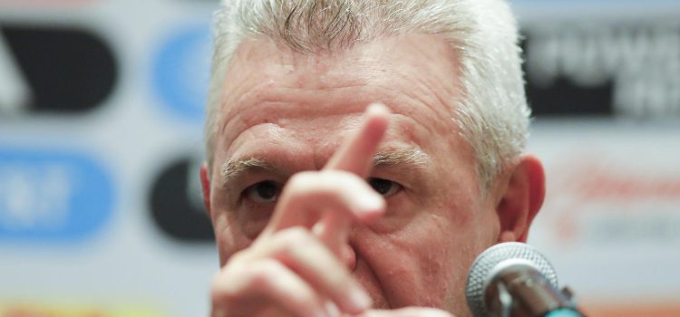 El entrenador de la selección mexicana de fútbol, Javier Aguirre, habla durante una conferencia de prensa. Imagen de archivo. EFE/ Francisco Guasco