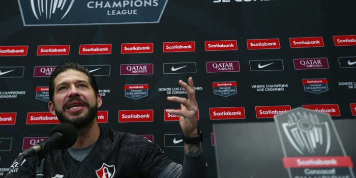 El entrenador del Atlas, Benjamín Mora, habla durante una rueda de prensa previo al partido contra Philadelphia Union de los cuartos de final de la Liga de Campeones Concacaf hoy, en el estadio Jalisco. (México). EFE/ Francisco Guasco