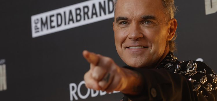 El intérprete y compositor británico Robbie Williams, embajador de la música de la FIFA. EFE/Zipi Aragón