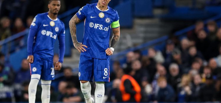 El jugador argentino Enzo Fernández, del Chelsea, durante el partido de vuelta de octavos de final de la Champions League entre el Chelsea y el Paris Saint-Germain en Londres Reino Unido. EFE/EPA/ANDY RAIN
