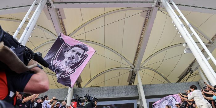 Aficionados del Inter Miami asisten al evento de inauguración del estadio Nu en Miami, Florida (EE.UU.). EFE/CRISTÓBAL HERRERA-ULASHKEVICH