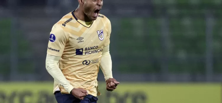 El panameño Ismael Diaz, delantero de la Universidad Católica de Ecuador es uno de los máximos goleadores de la Copa Sudamericana
