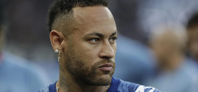 Fotografía hecha el 9 de marzo de 2025 a Neymar, la estrella de Santos, dos atracciones de la fase de grupos de la edición 25 de la Copa Sudamericana que comienza este martes. EFE/ Sebastiao Moreira ARCHIVO