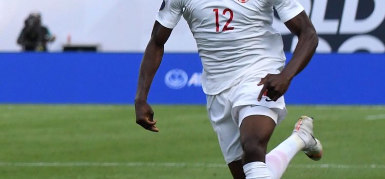 Fotografía de archivo de Alphonso Davies, una de las figuras de la selección de Canadá que, pese estar en proceso de recuperación de una lesión ha sido incluido este viernes en la lista de 26 convocados por el entrenador Jesse Marsch para el Mundial que comenzará el 11 de junio. EFE/ Walter Gómez