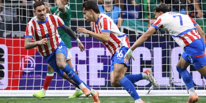 Jugadores de Paraguay celebran un gol en un partido amistoso entre México y Paraguay en el Alamodome en San Antonio (Estados Unidos). EFE/Carlos Ramírez