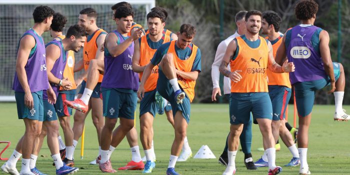 Jugadores de la selección de fútbol de Portugal se entrenan este jueves en Playa del Carmen, en el Caribe mexicano, de cara al partido amistoso de este sábado contra la de México en el renovado estadio Azteca. EFE/Alonso Cupul