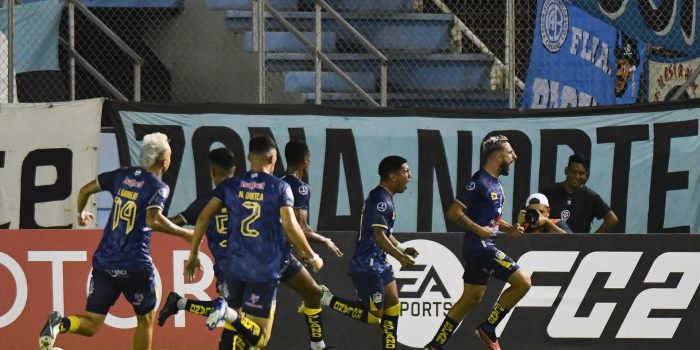 alt 4-3. Bajo lluvia de goles argentinos, Delfín logra una sufrida victoria en la Sudamericana