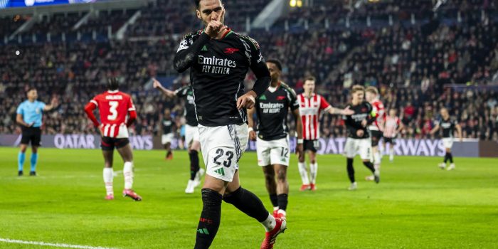 El jugador del Arsenal Mikel Merino celebra el 0-3 goal durante el partido de octavos de final de la Liga de Campeones que han jugado PSV Eindhoven y Arsenal FC en Eindhoven, Países Bajos. EFE/EPA/ROBIN VAN LONKHUIJSEN