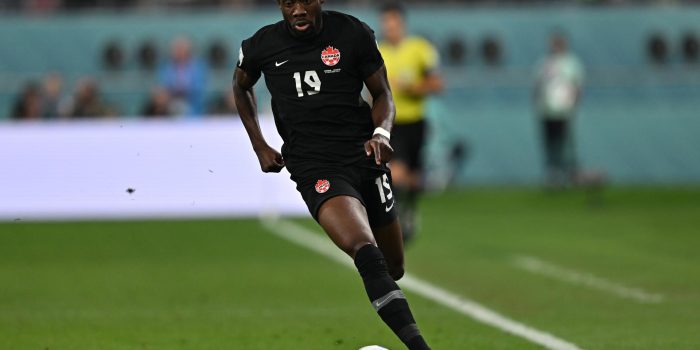 Foto de archivo del jugador canadiense Alphonso Davies. EFE/EPA/Noushad Thekkayil