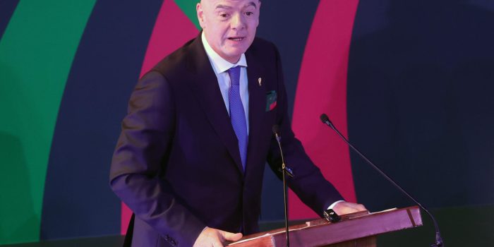 El presidente de la FIFA, el suizo Gianni Infantino, habla durante la inauguración de la exposición 'Álbum épico' en Ciudad de México (México). EFE/Madla Hartz