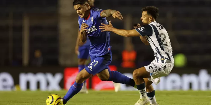 alt Los uruguayos Rivero y Fernández comandan victoria del Cruz Azul sobre el Querétaro