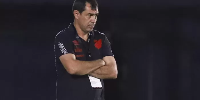 alt Santos contrata al entrenador Carille para su primer año en la Segunda División en Brasil