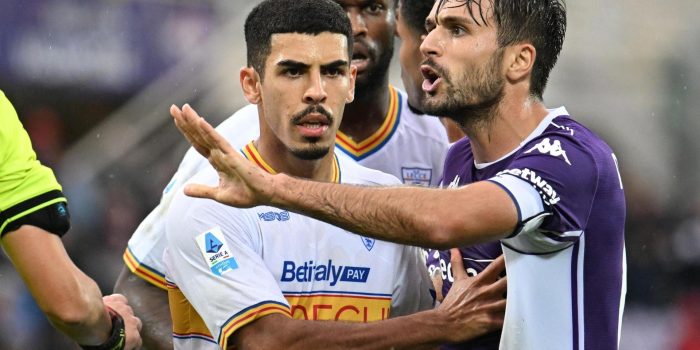 El jugador del Fiorentina Luca Ranieri (d) reaccionan durante el partido de la Serie A que han jugado ACF Fiorentina y US Lecce en el Artemio Franchi Stadium de Florencia,Italia. EFE/EPA/CLAUDIO GIOVANNINI