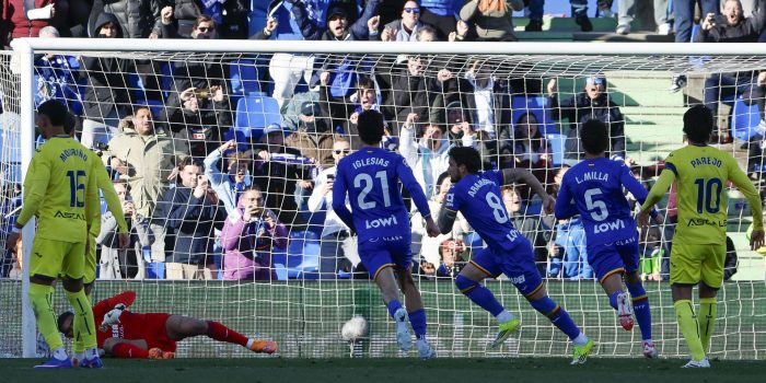 Imagen de archivo del centrocampista uruguayo del Getafe Mauro Arambarri (c) celebra el primer gol de su equipo durante el partido de la jornada 24 de Liga disputado entre Villarreal y Getafe este sábado en el Coliseum de Getafe. EFE/Mariscal