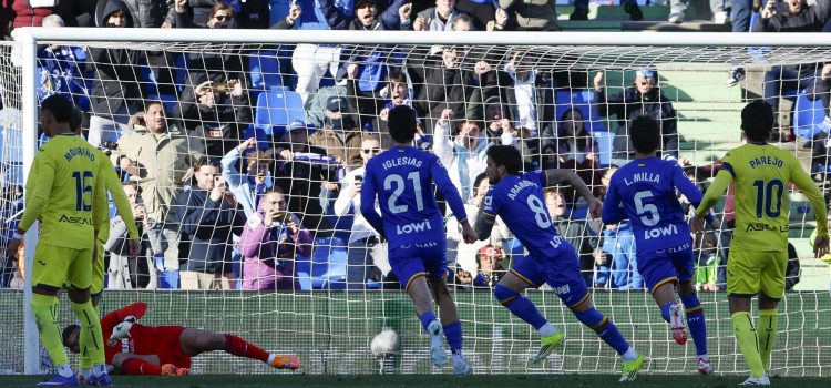 Imagen de archivo del centrocampista uruguayo del Getafe Mauro Arambarri (c) celebra el primer gol de su equipo durante el partido de la jornada 24 de Liga disputado entre Villarreal y Getafe este sábado en el Coliseum de Getafe. EFE/Mariscal