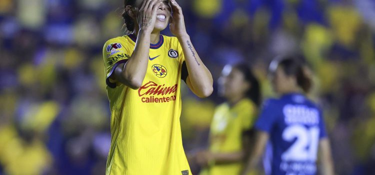Kiana Palacios de América reacciona este lunes, durante el partido de vuelta de la final del torneo Clausura 2025 de la Liga MX, entre América y Pachuca en el estadio de Ciudad de los Deportes en Ciudad de México (México). EFE / Sáshenka Gutiérrez