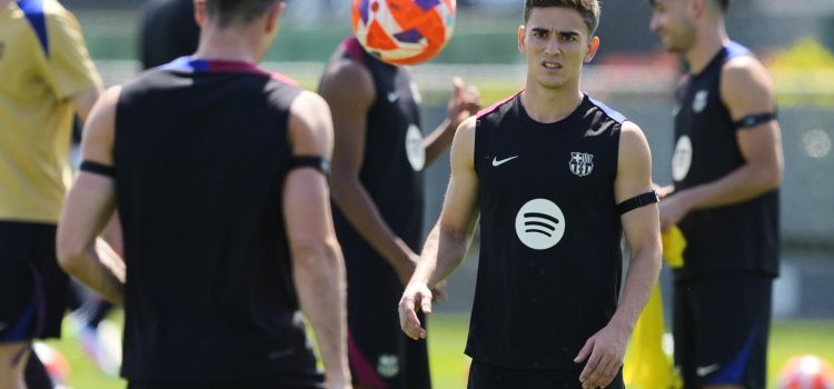 Foto de archivo del centrocampista del Barcelona Pablo Páez Gaviria 'Gavi', durante un entrenamiento en la ciudad deportiva Joan Gamper. EFE/Alejandro García