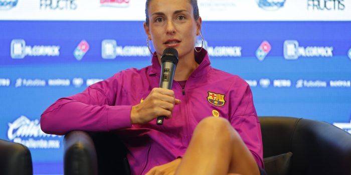La futbolista Alexia Putellas, del Barcelona femenino, habla en una rueda de prensa este jueves, previo al partido amistoso "Duelo de las Estrellas" entre Barcelona Femenino y la Liga MX Femenil en Monterrey (México). EFE/Francisco Guasco