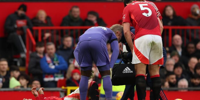 alt El Manchester United confirma la rotura de ligamento de Lisandro Martínez