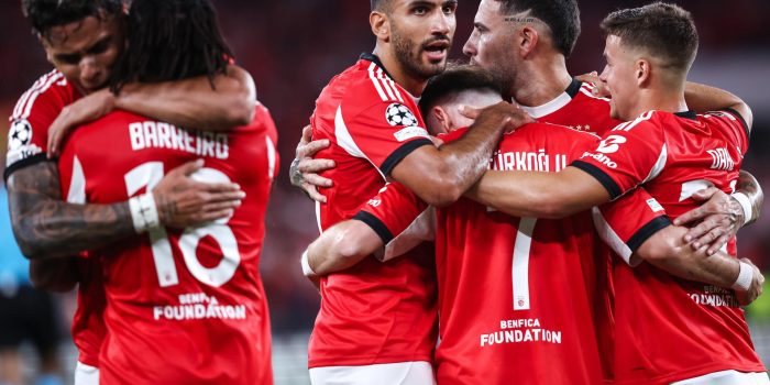 alt El Benfica con el argentino Otamendi, se mete en la fase de liga