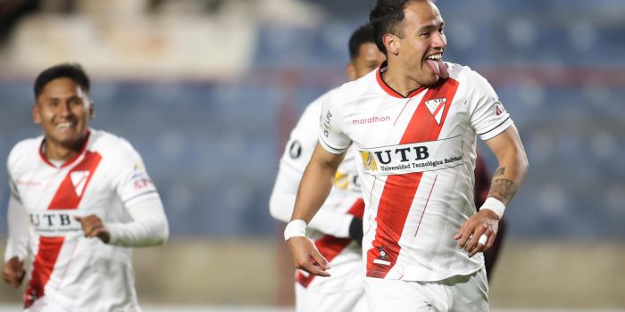 Dieguito Rodríguez, de Always Ready, celebra un gol en un partido de la fase de grupos de la Copa Libertadores ante Lanús en el estadio Municipal de El Alto en El Alto (Bolivia). EFE/Luis Gandarillas