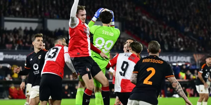 alt 0-0. El Feyenoord del mexicano Santi Giménez 'pincha' en el campo del colista