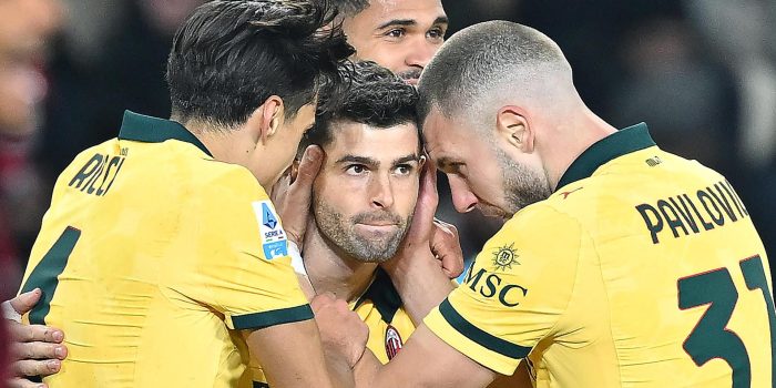 Christian Pulisic (C) celebra el 2-2 de su equipo, el Milan, ante el Torino. EFE/EPA/ALESSANDRO DI MARCO